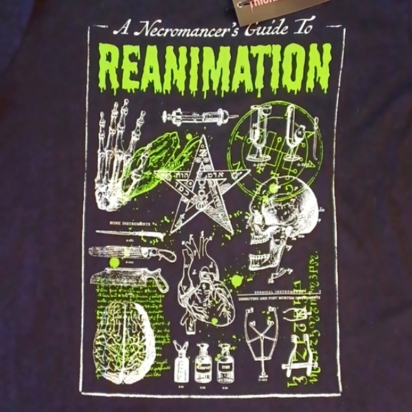 TRICKZ N TREAT XXL  SHORT-SLEEVED TSHIRT WITH GREEN" NECROMANCERS GUIDE"GRAPHICS - Picture 2 of 9